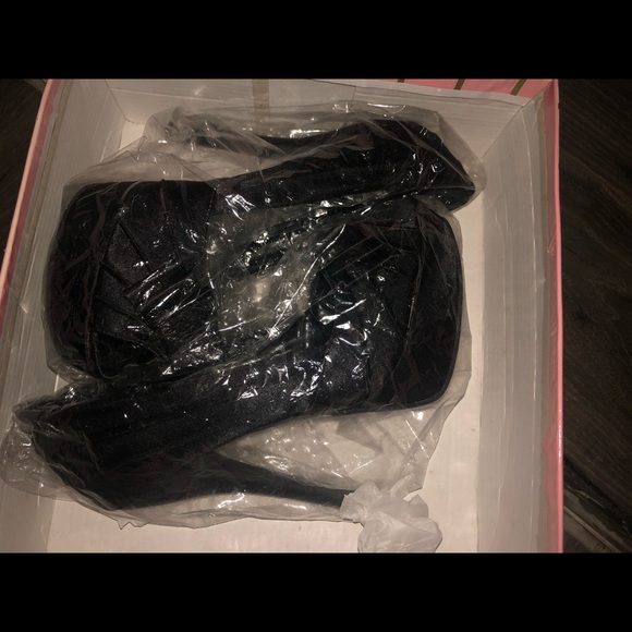 Satin stilettos - Picture 3 of 5